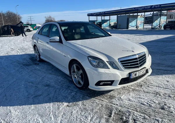 samochody osobowe Mercedes-Benz Klasa E cena 45900 przebieg: 274000, rok produkcji 2010 z Wrocław